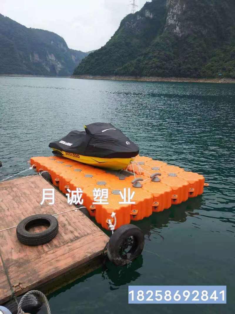 摩托艇新款海洋泊位水上浮桥塑料浮筒游艇游泳池钓鱼平台浮动码头