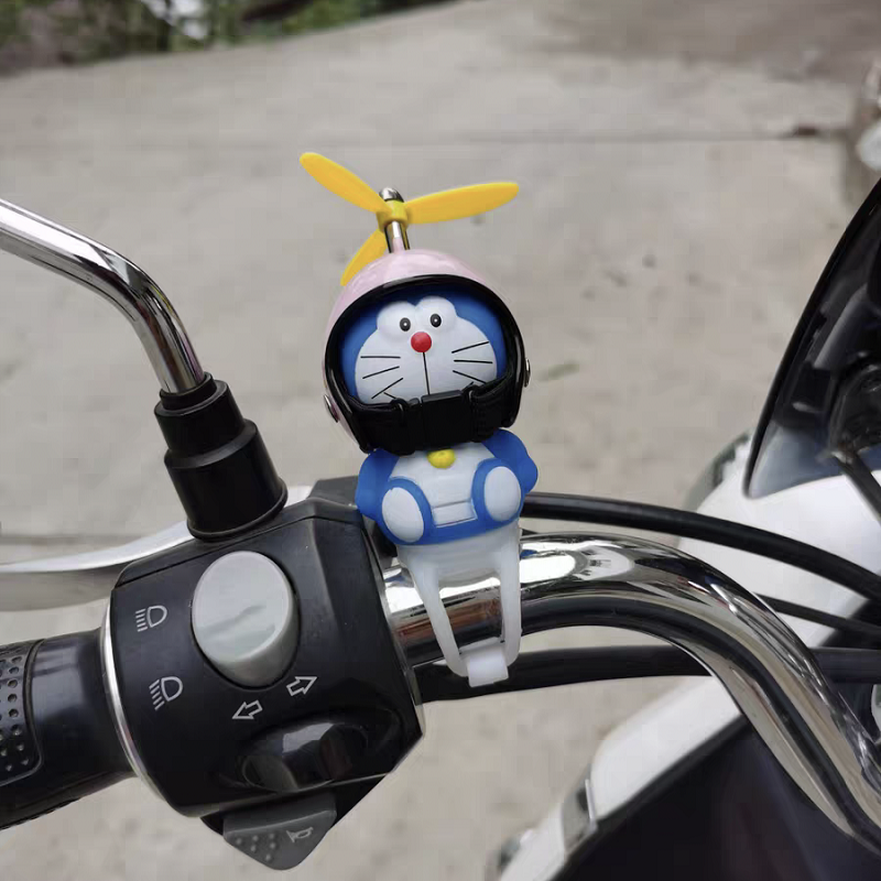小黄鸭头盔自行车汽车车载摆件可爱电瓶车装饰品电动摩托车小配件