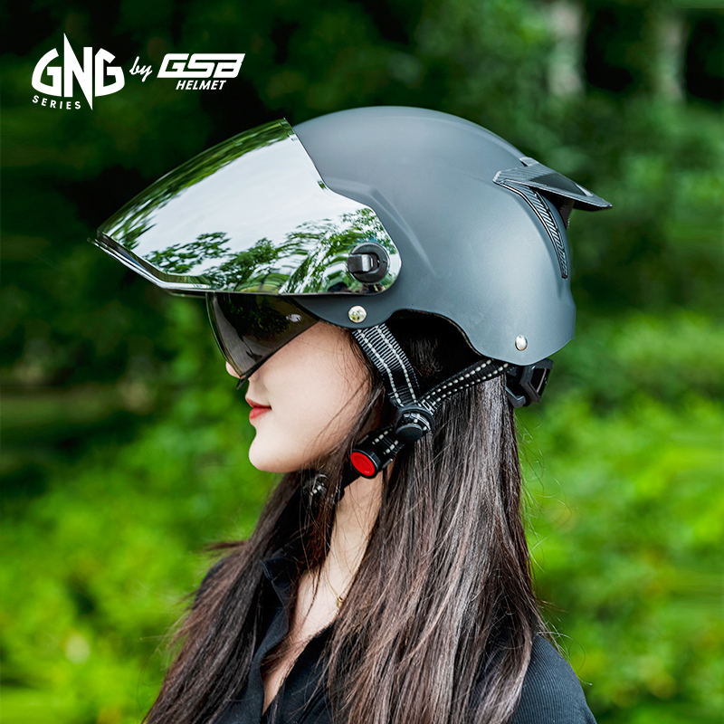 gsb电动摩托车头盔男夏季骑行女士超轻gng半盔防雨防晒帽檐双镜片