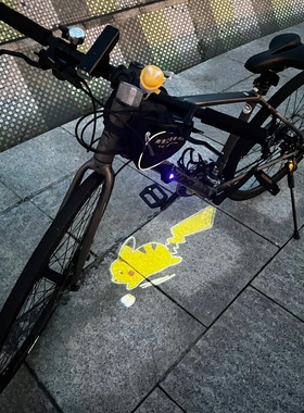 皮卡丘投影灯自行车装饰配件可爱摆件电动单摩托车动态车载迎宾灯