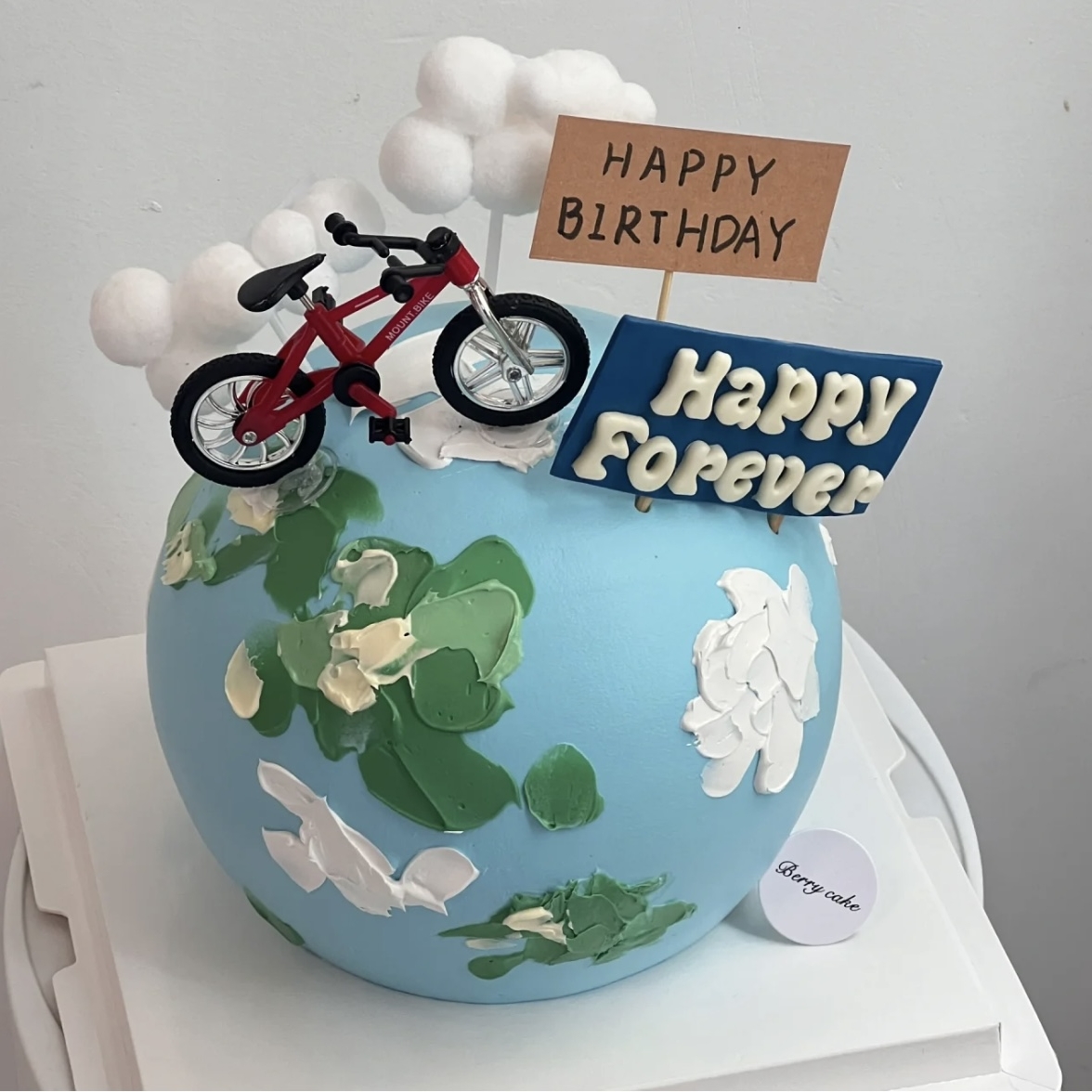 环游世界男孩手绘球形生日蛋糕装饰自行车摆件毛球云朵插件送男友