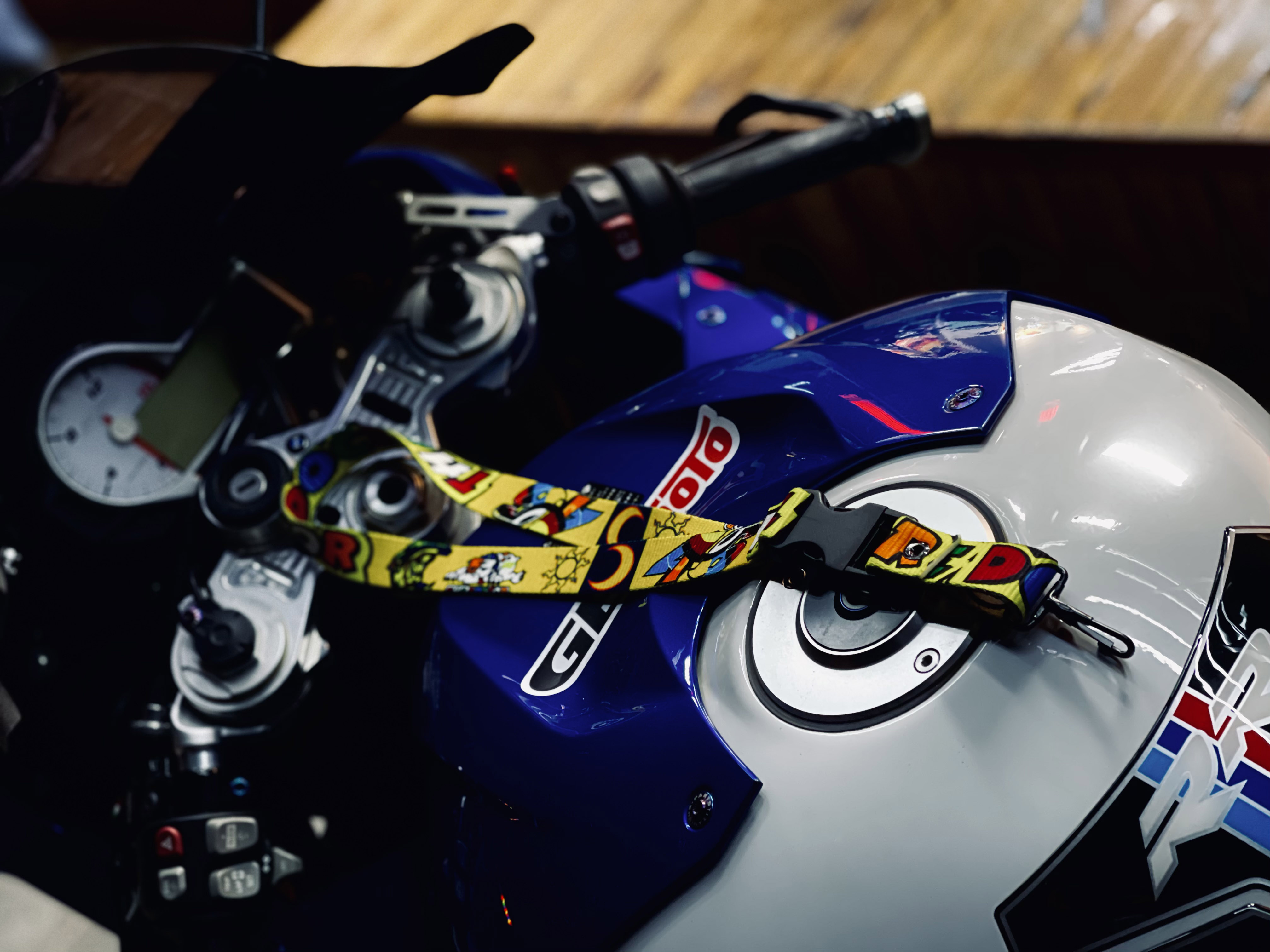 MOTOGP限定VR46罗西Rossi退役钥匙扣挂绳摩托车雪邦赛道车迷纪念