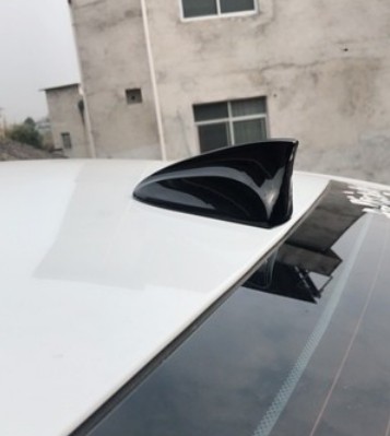 适用于奔驰C180曜岩黑C200粉笔白色保护盖鲨鱼鳍改装车顶装饰天线