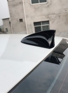 适用于奔驰C180曜岩黑C200粉笔白色保护盖鲨鱼鳍改装车顶装饰天线