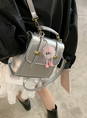 银色双肩包包女式2024新款潮春季时尚韩国背包学生手提旅行包书包