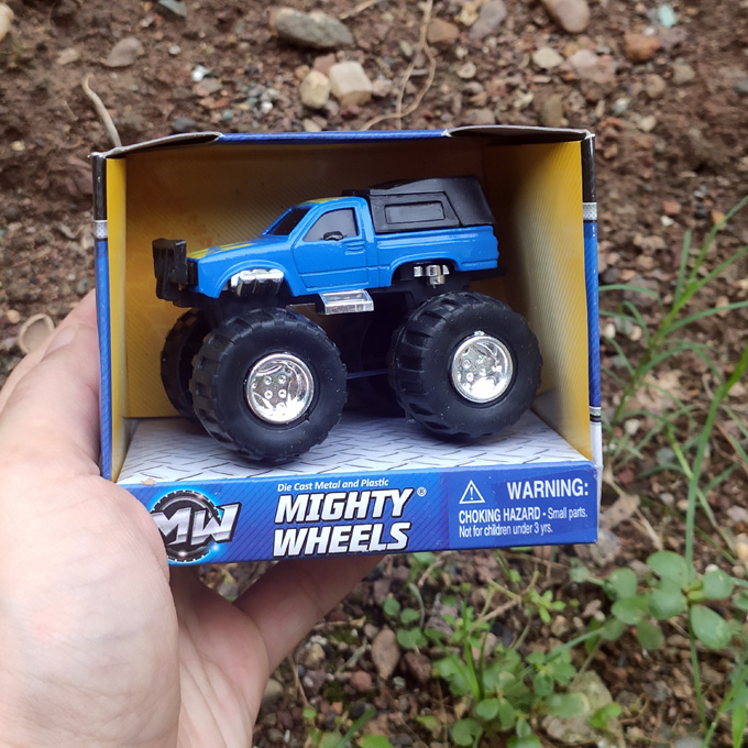 蓝色卡车金属材质大轮子怪兽车赛车汽车沙盘模型精致场景手办玩具