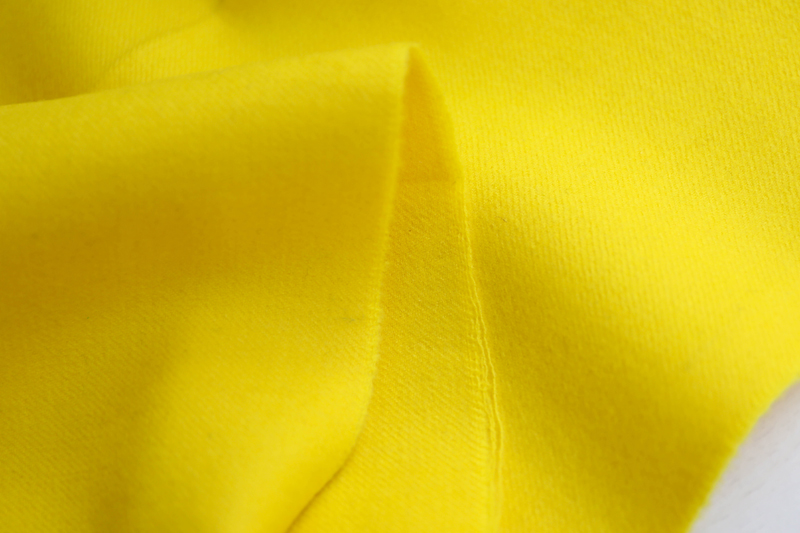 意大利进口柠檬黄色双面可揭开斜纹法兰绒精纺纯羊毛设计师布料