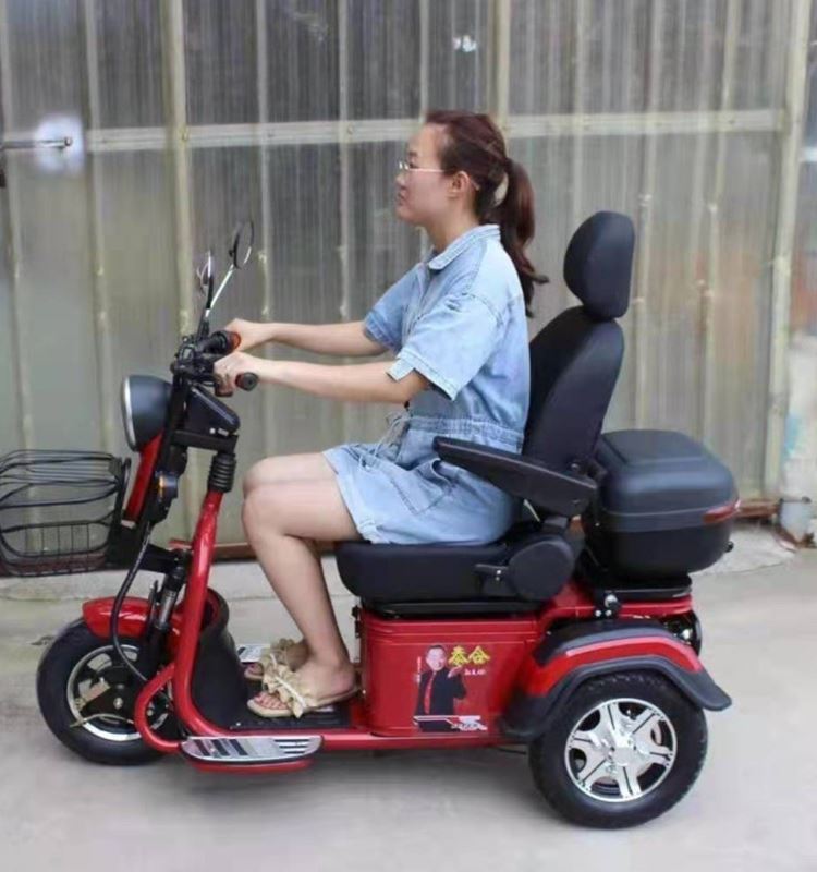 残疾人电动三轮车家用新款小型老年老人休闲三轮车座可以平移