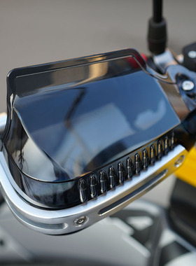 摩托车手把挡风护手罩防水挡风罩适用于UY125 cb400x改装通用防风
