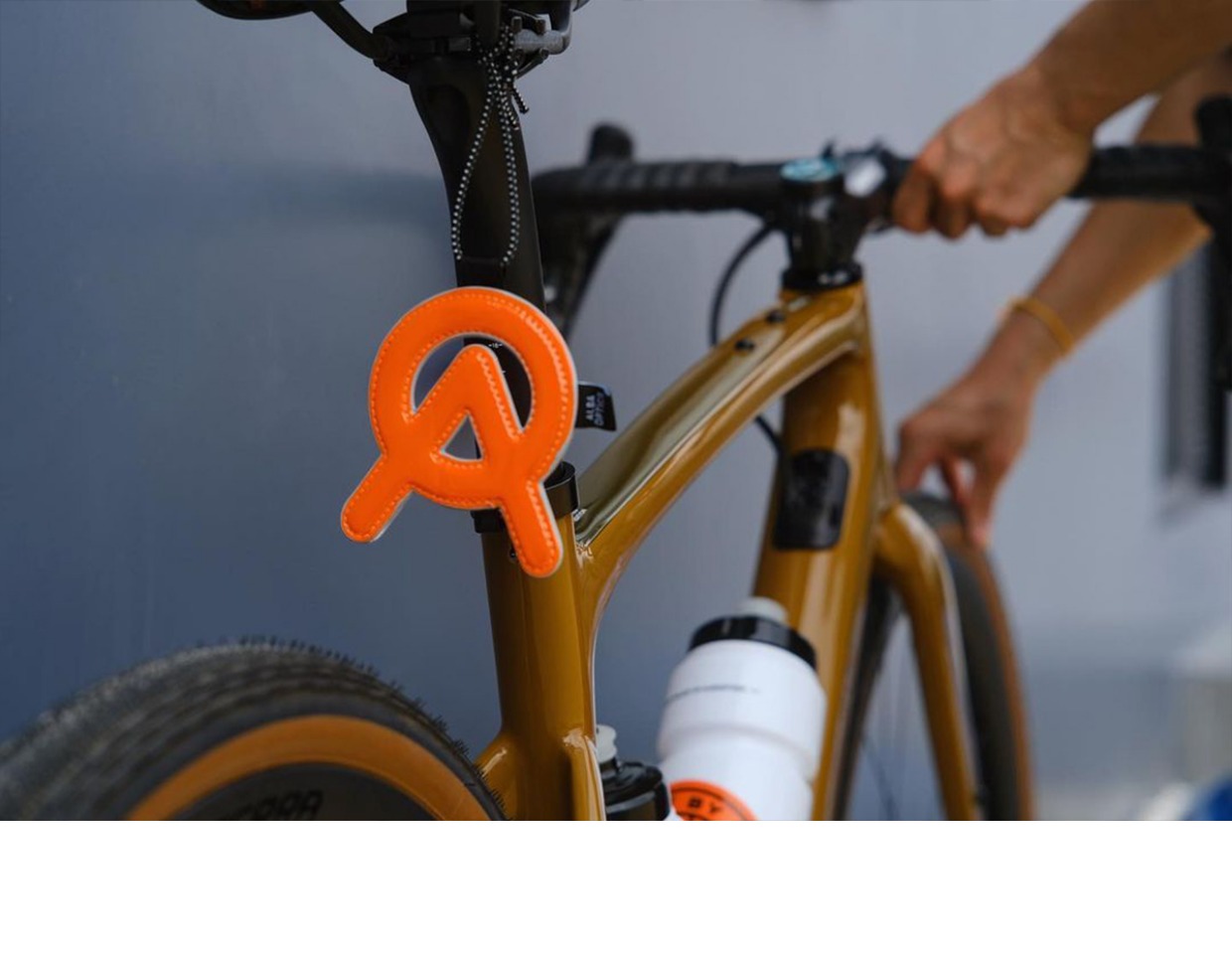 自行车公路车户外骑行运动安全挂件alba logo反光饰品 包背包挂件