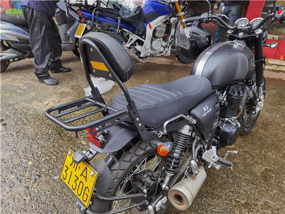 适用于a幽客UK250摩托车的黑色矮靠组合+黑色后货架组合