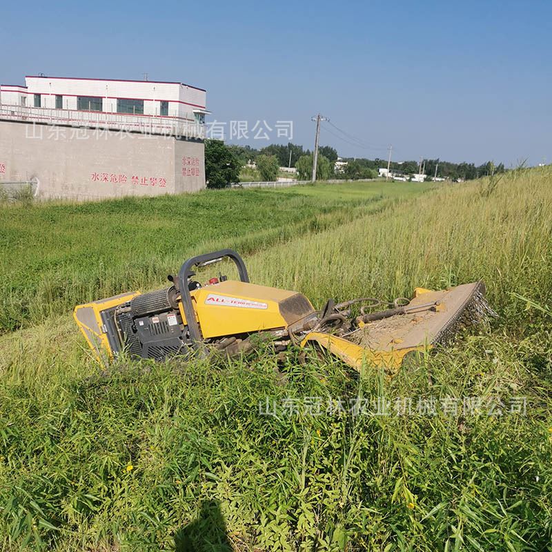 小型河堤斜坡遥控除草机无人驾驶碎草机园林绿化自走柴油割草机