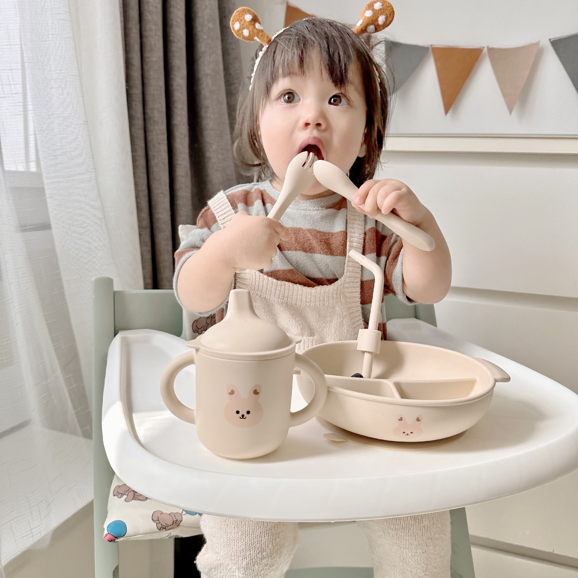 韩国ins风卡通熊多功能分格硅胶餐盘儿童带盖吸管餐具婴儿辅食碗