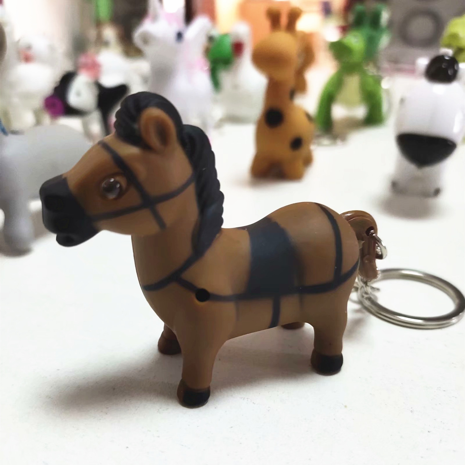 可爱卡通小马钥匙扣发光发声创意钥匙链骏马高头大马棕色马匹挂件