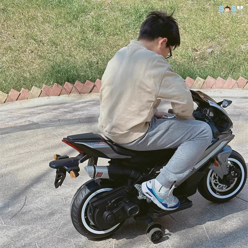 法国aiiloy爱洛伊儿童电动三轮摩托车灯光骑行早教炫酷跑车玩具