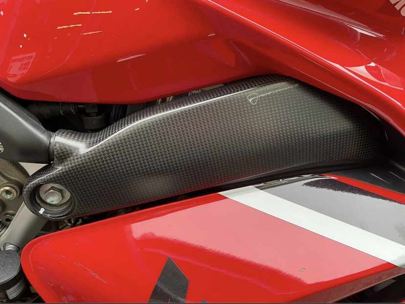 适用Ducati杜卡迪V4 / 街霸 碳纤维挡泥板车架罩电池盖板带标LOGO