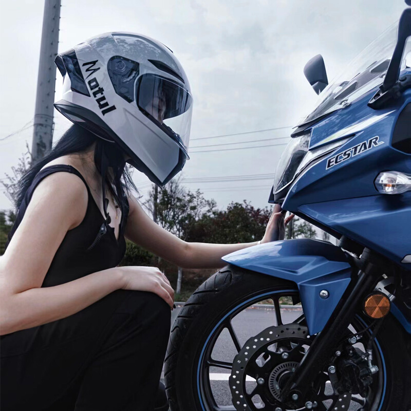 高档尾翼蓝牙耳机骑行全盔男女双镜片冬季通用3C认证摩托车头盔