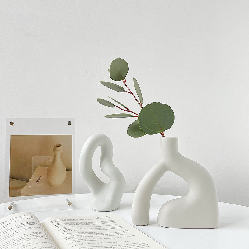 北欧装饰花瓶抽象陶瓷摆件ins风软装桌面玄关居家简约白素胚花瓶
