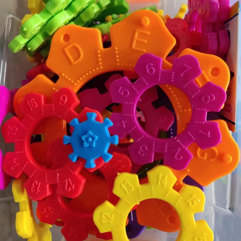 幼儿园桌面积木数字字母形状雪花片桶装塑料拼插积木儿童益智玩具