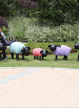 玻璃钢卡通卷毛绵羊雕塑户外园林小品园区景观动物摆件草坪装饰