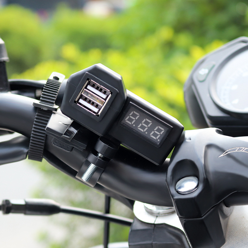 厂家摩托车双usb防水3.1A手机充电器12v手机车载改装配件带电压表