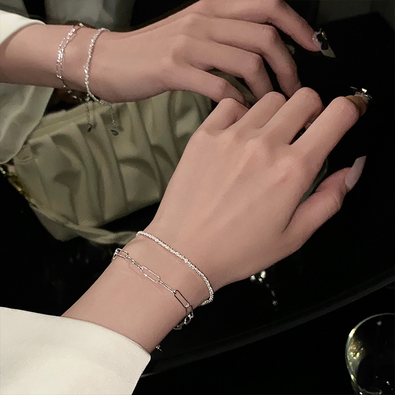 银色素圈手链女夏ins小众设计简约手绳气质冷淡波光粼粼手饰铃铛