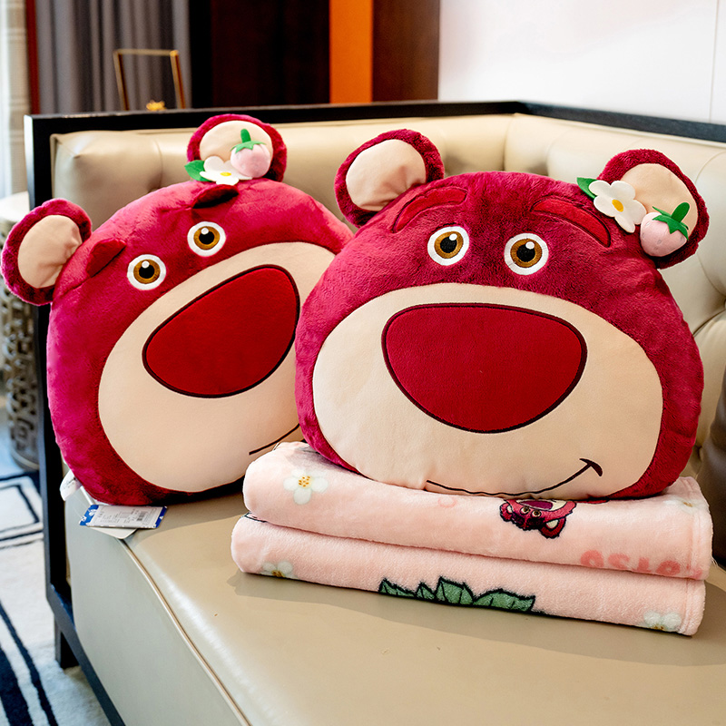 正版迪士尼草莓熊暖手抱枕被子两用毯子二合一办公室午睡汽车靠枕