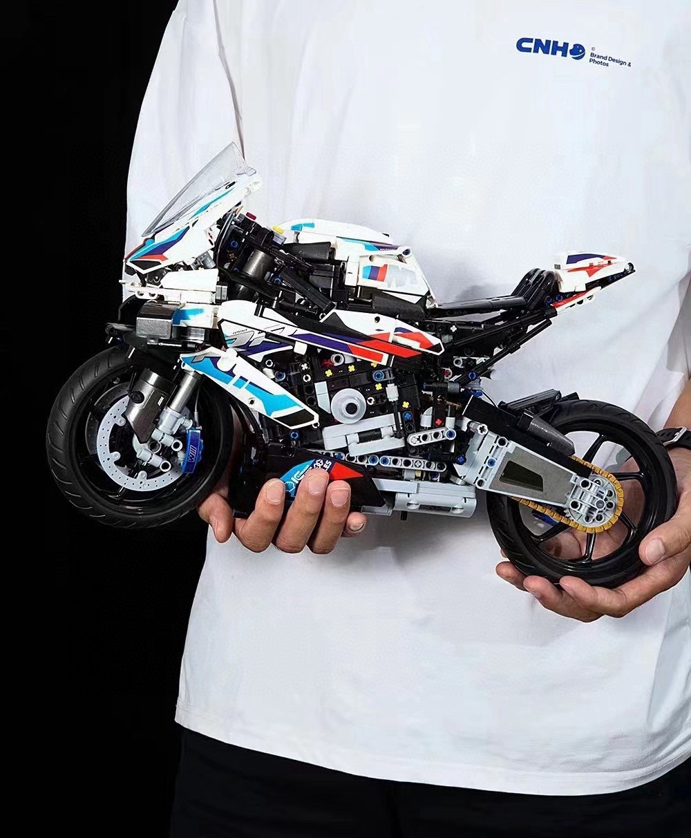 宝马M1000RR摩托车积木拼装模型大型高难度玩具男孩益智生日礼物7