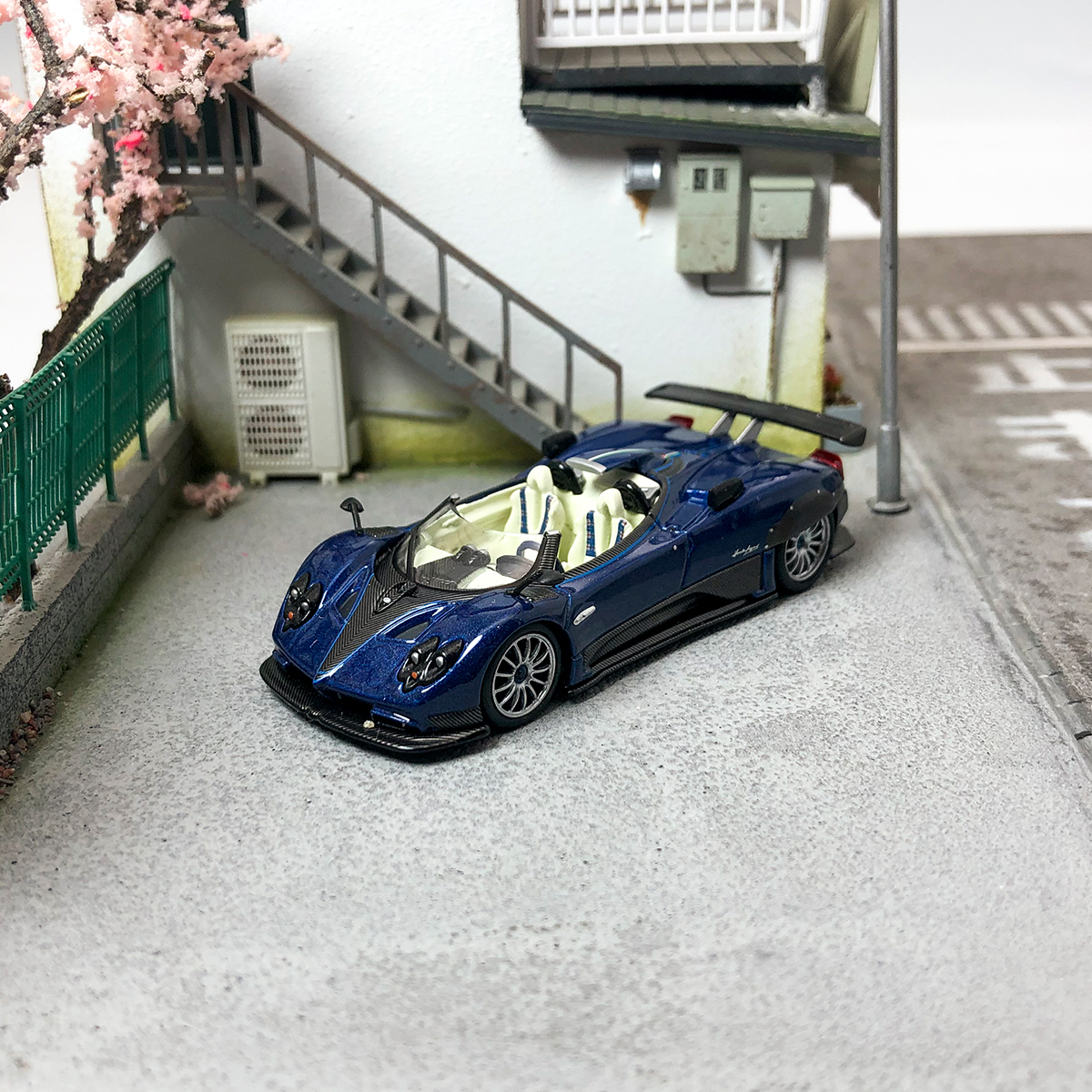 MINI GT 1:64 帕加尼 Pagani Zonda HP 敞篷 蓝色合金汽车模型
