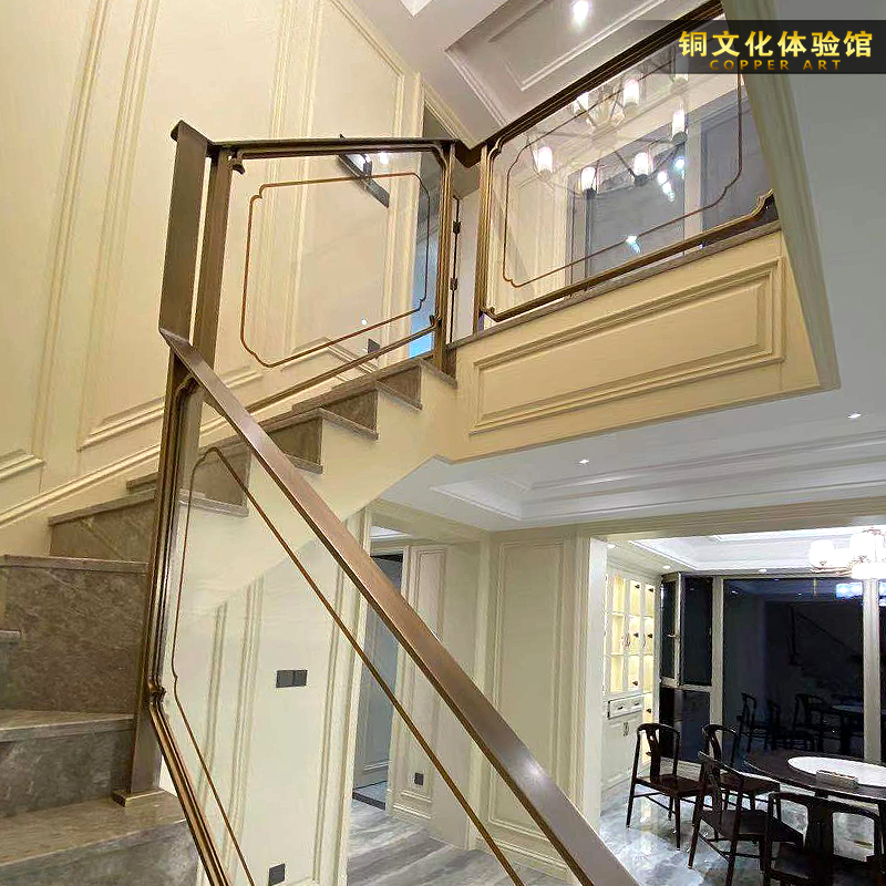 铜楼梯扶手定制黄铜夹钢化玻璃客厅现代简约轻奢全铜栏杆护栏定做