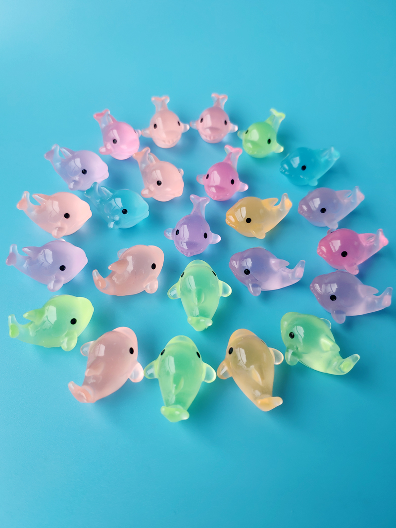 可爱夜光七彩小海豚鲸鱼摆件树脂迷你公仔小动物模型玩具装饰小鱼