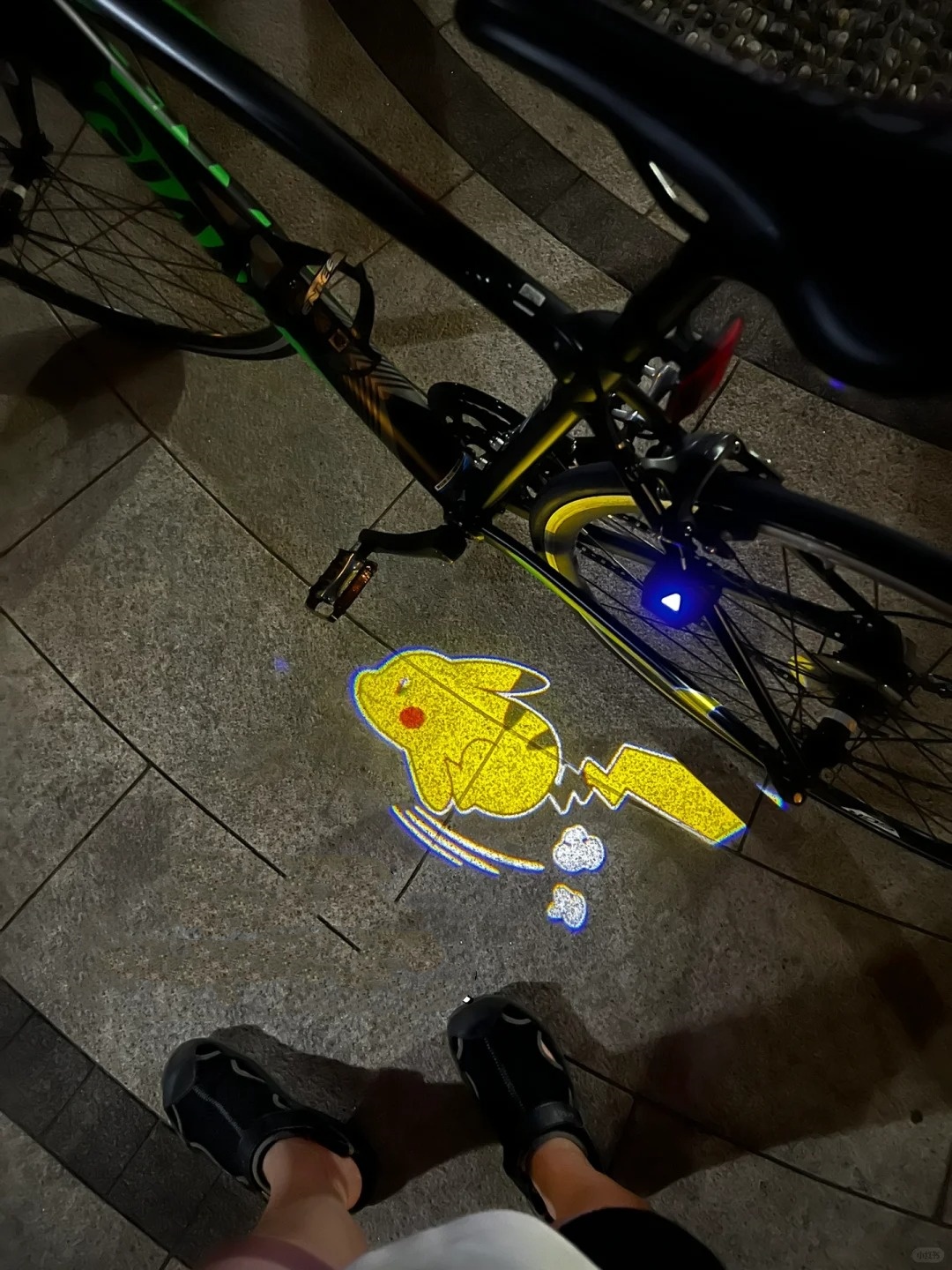 皮卡丘投影灯自行车摆件电动车单车装饰配件摩托车动态车载迎宾灯