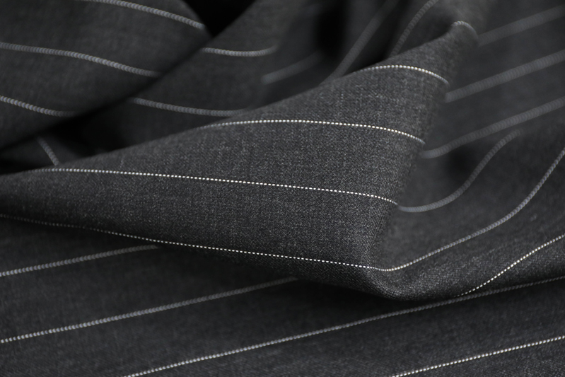 意大利进口薄款深灰白线色竖条纹斜纹哔叽精纺纯羊毛设计师布料