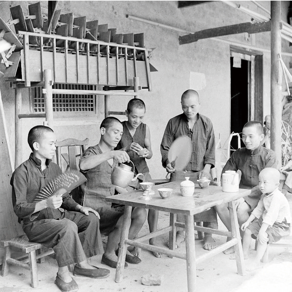 民国时期人们百姓吃饭喝茶聊天老照片图集吃饭黑白怀旧老照片素材