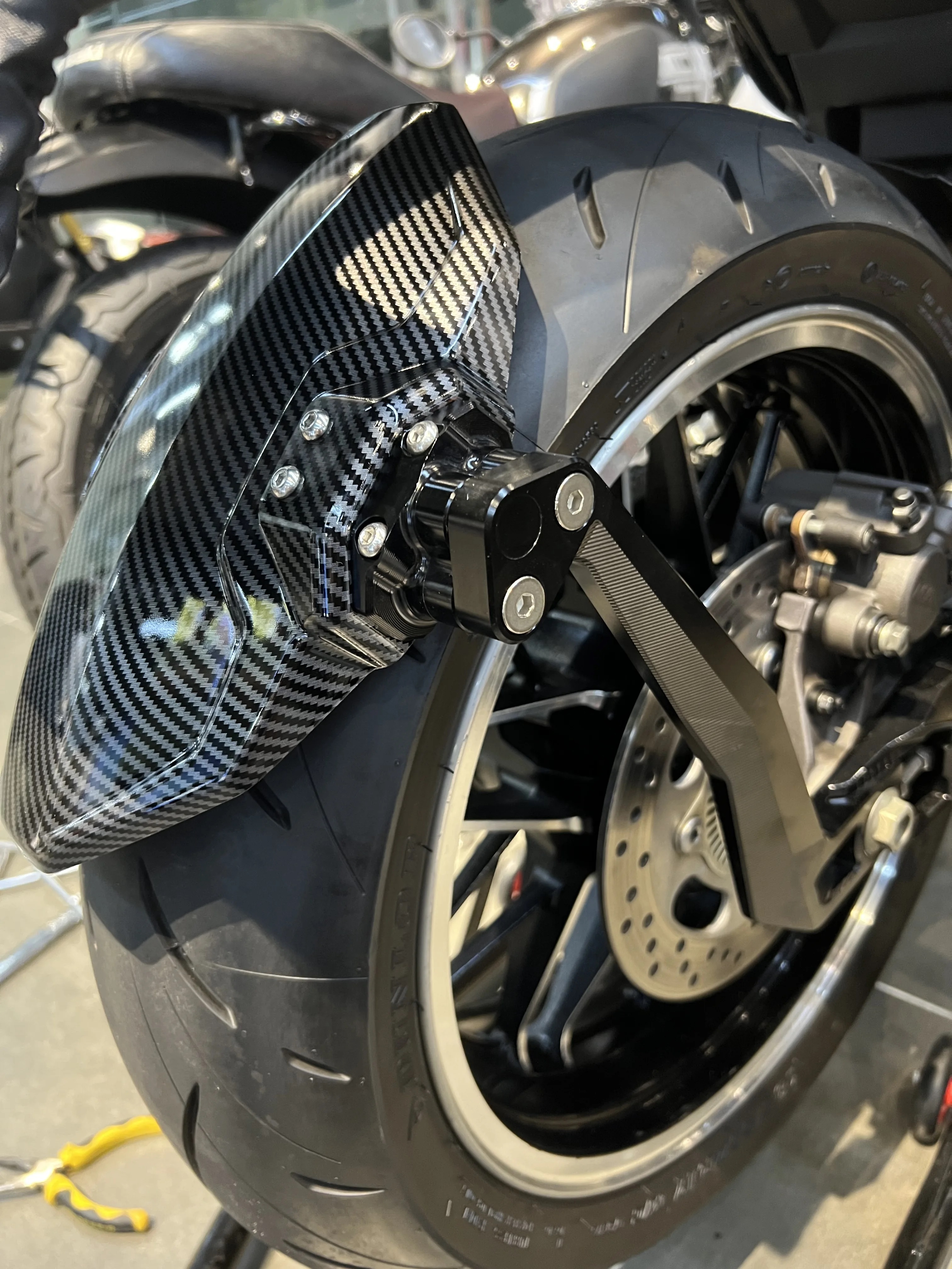 适用雅马哈R1/R1M 2015-2023摩托车改装件单臂后挡泥板短尾牌照架