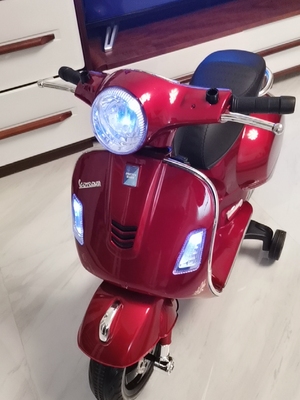 新款高档网红儿童电动摩托车三轮车电瓶车可坐人双驱充电大号1.2.