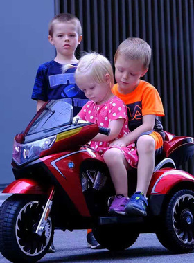 闲鱼二手市场儿童电动摩托车三轮车可坐双人大号双驱动充电女孩男