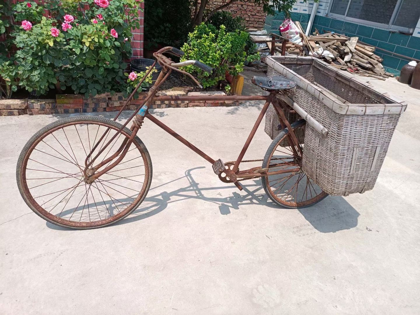 民俗老物件八九十年代怀旧二八大杠自行车小孩铁椅子冰糕箱货郎车