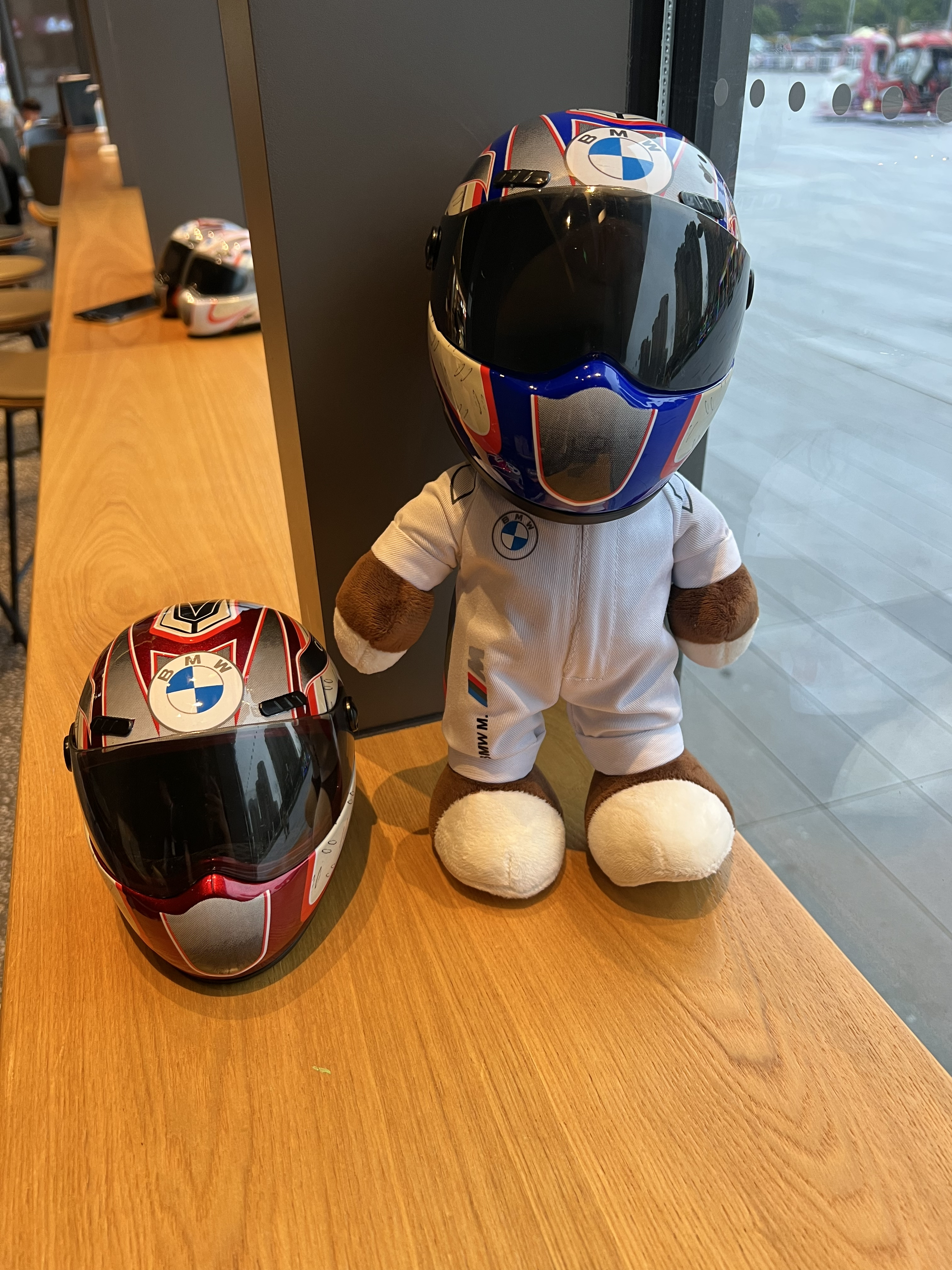 宝马BMW玩偶公仔小熊娃娃头盔 摩托车尾箱装饰品车宠 男女礼品