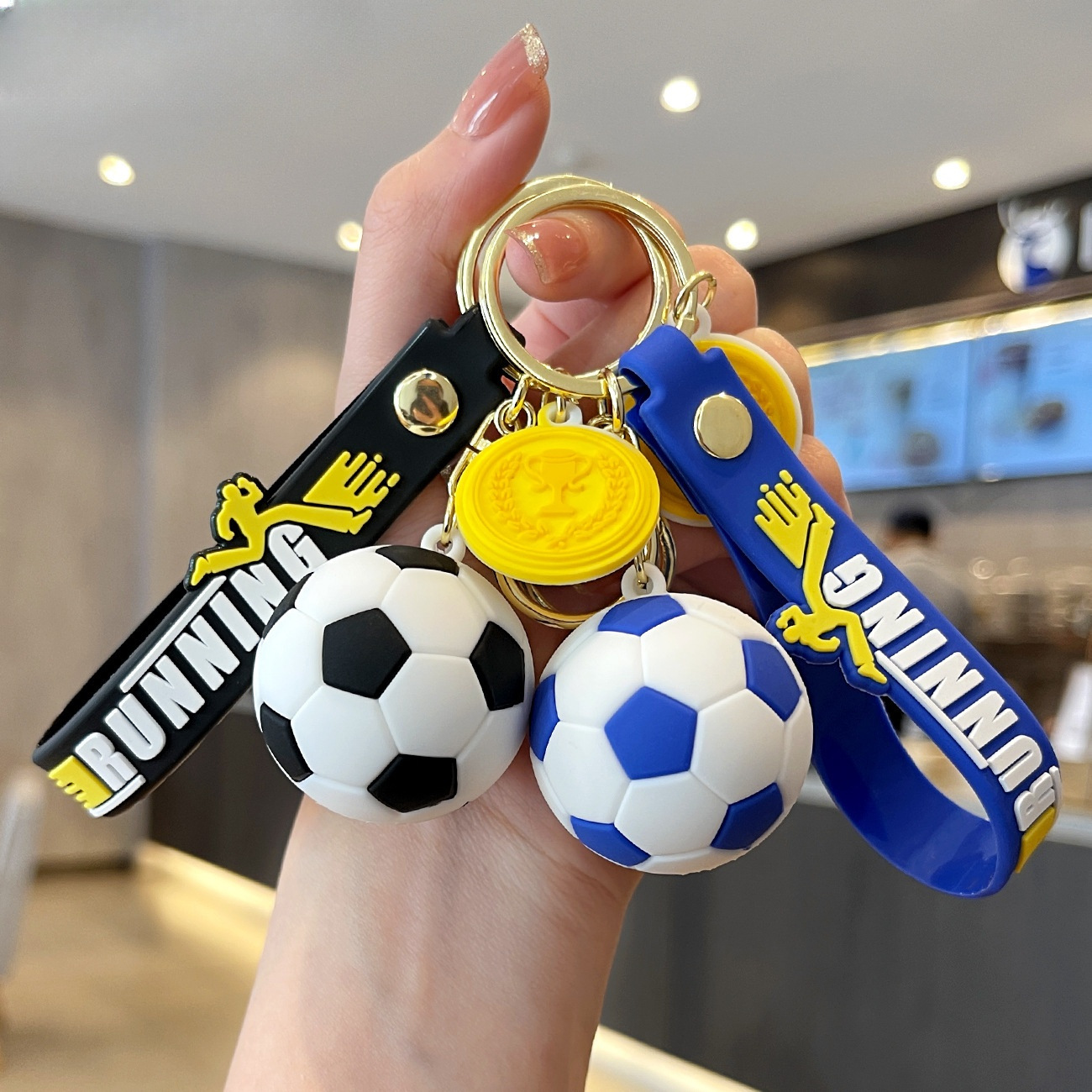 新款超酷足球系列创意卡通钥匙扣汽车书包百搭挂件时尚随行带