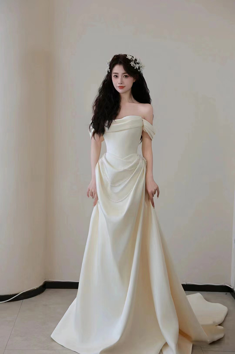 梵娜仙衣法式缎面轻婚纱新娘气质高级感简约一字肩出门纱白色礼服