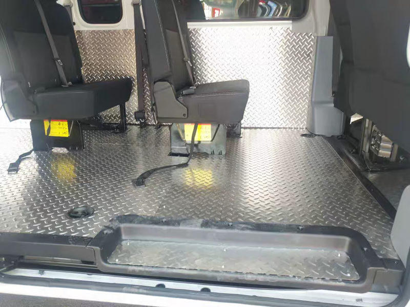 上汽大通V80V90改装配件不锈钢地板专用汽车内饰车厢铝板钢板脚|
