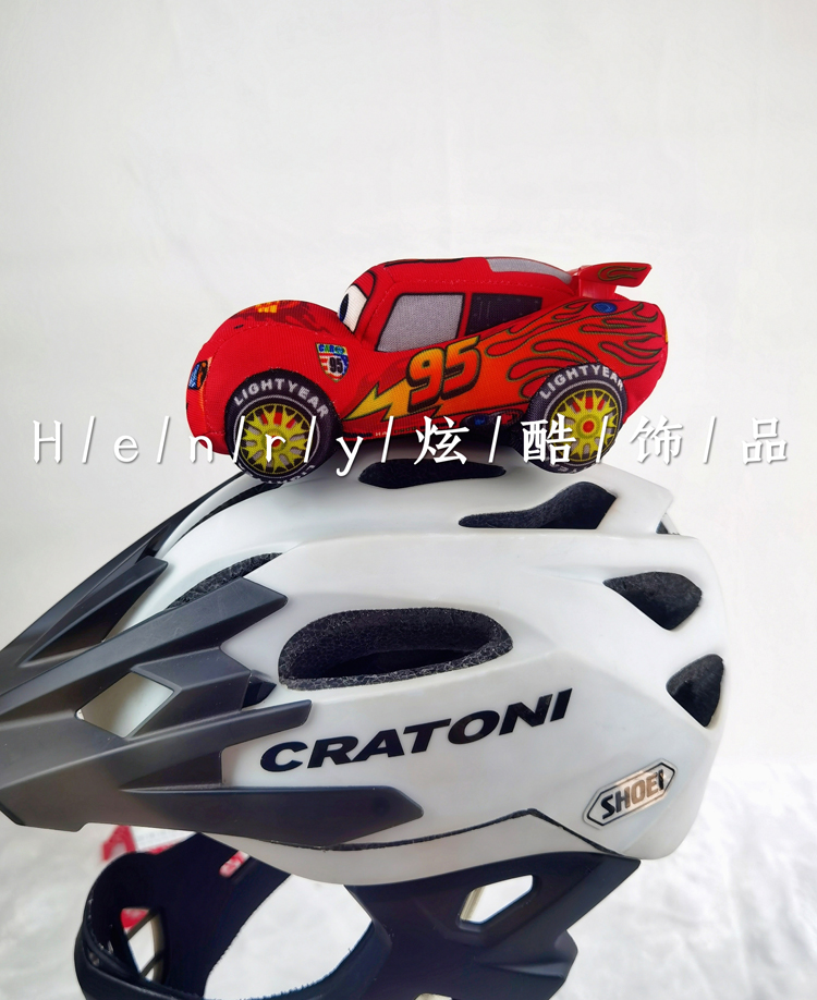 新品儿童平衡车轮滑雪成人摩托车电动头盔装饰品汽赛车总动员麦坤