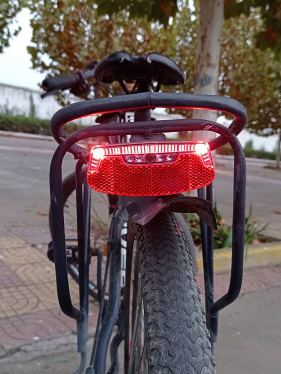 新品自行车单车山地车尾灯后尾货架安装LED警示灯夜骑装备配件