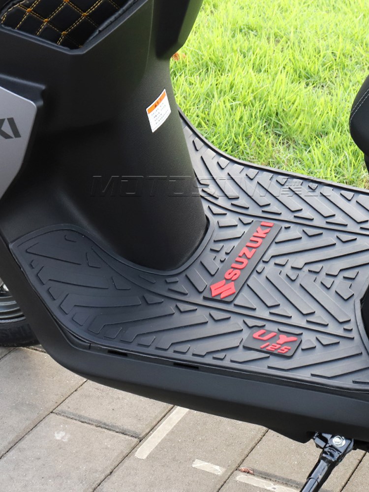 适用轻骑铃木UY125T22款 23新款脚垫踏板摩托车橡胶加厚垫改装件