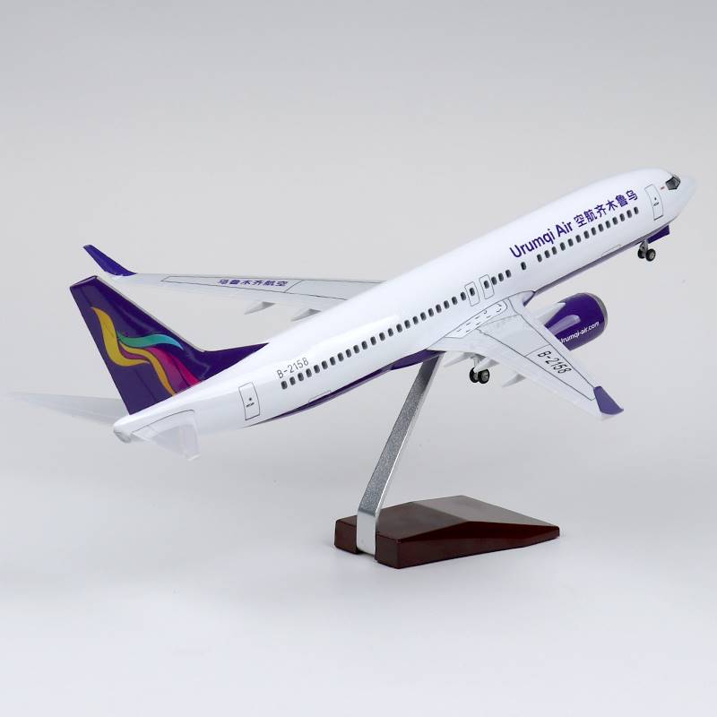 /国内民航客机拼装模型仿真波音737飞机带轮子乌鲁木齐航空47厘米