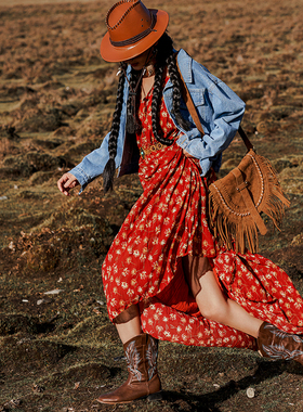 新疆旅游连衣裙川西拍照长裙草原旅行衣服裙子波西米亚吊带裙女装