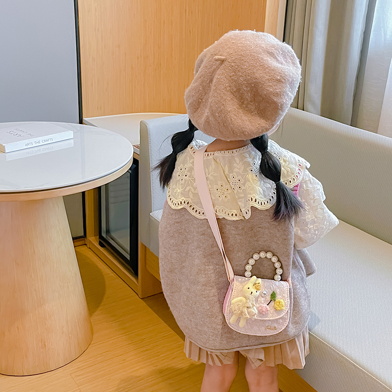 儿童可爱斜挎包珍珠女童小包包2024新款小女孩网红爆款宝宝手提包