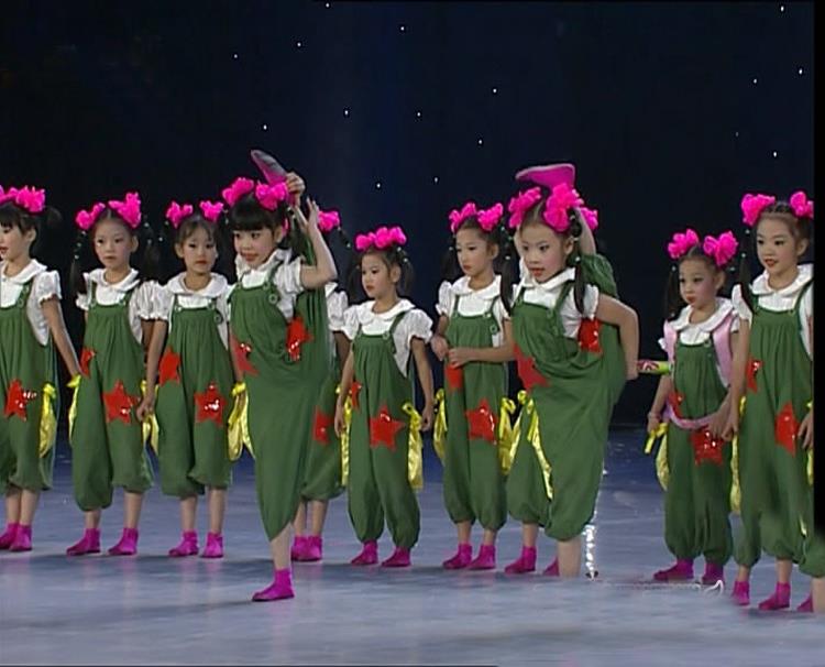 天天向上儿童女童背带裤舞蹈节目服装小荷风采表演服幼儿园演出服