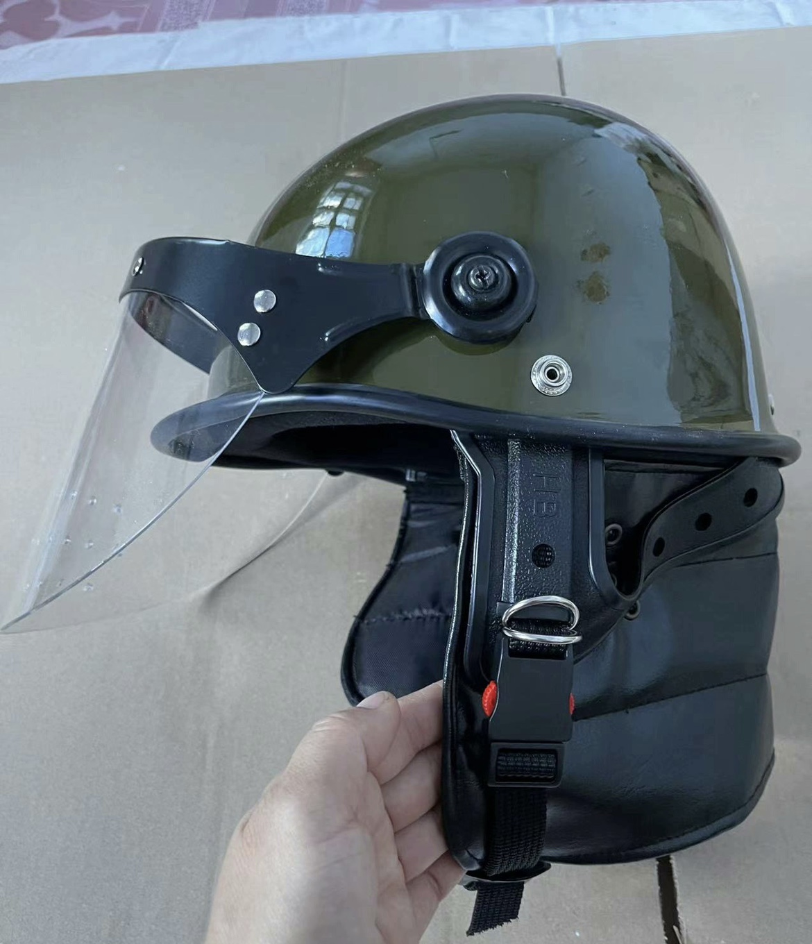 全新防暴头盔摩托车机车电动车头盔防风面罩带护颈高强度内置悬挂